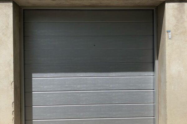 Porte de garage sectionnelle rénovation a Vedène