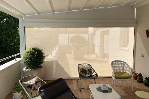 Pergola aluminium toile motorisée repliable sur mesure avec store
