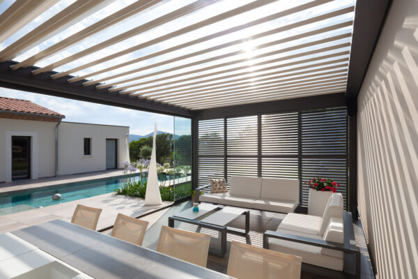 Pergola-bioclimatique-gris-anthracite