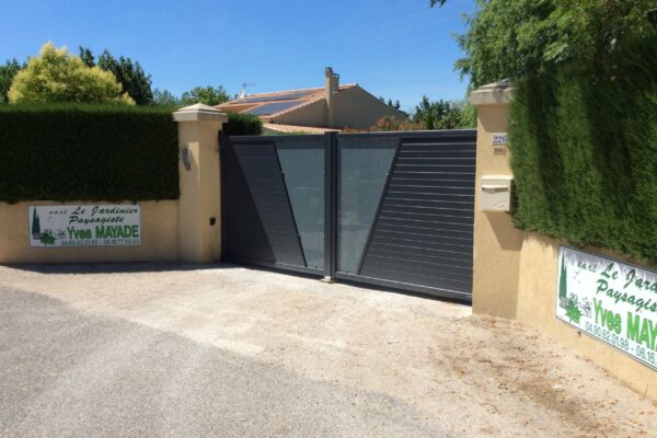 Portail aluminium sur mesure a Entraigues sur la sorgue