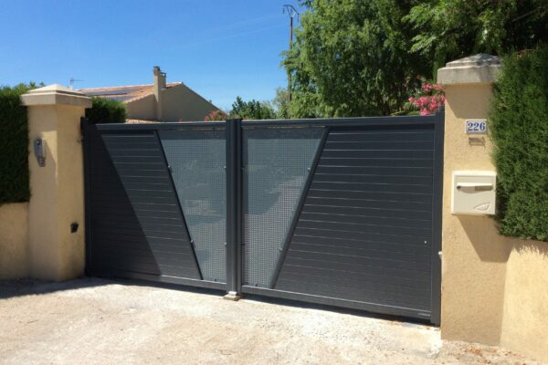 Portail aluminium sur mesure a Les Angles