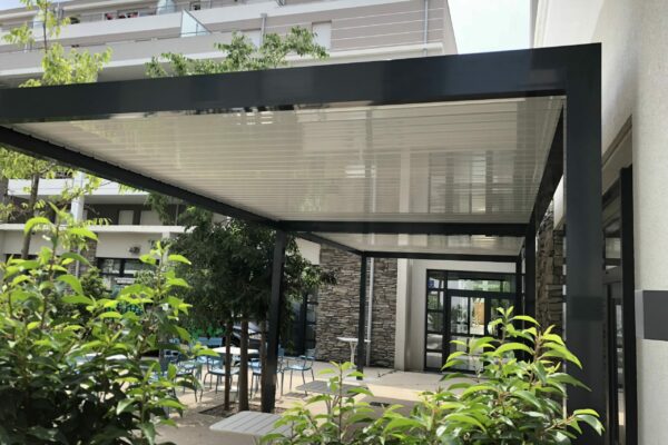 Pergola bioclimatique a lames orientables prix