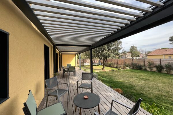 Pergolas bioclimatique a lames rétractables