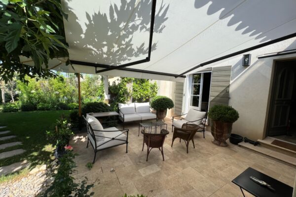 Store de terrasse avec pose