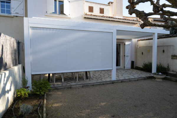 Store vertical sur pergola bioclimatique