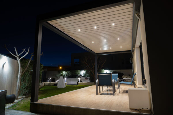 Pergola bioclimatique aluminium avec led
