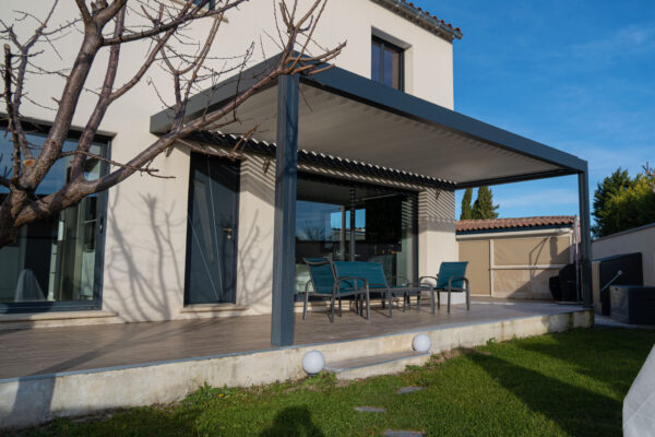 ﻿Pergola bioclimatique aluminium gris anthracite - 1