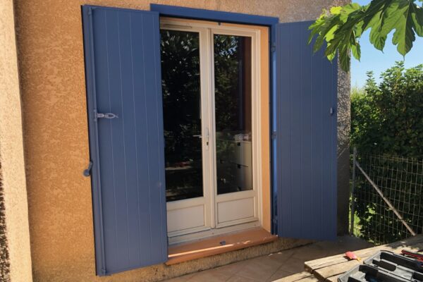 Volet battant aluminium rénovation avec précadre sur mesure