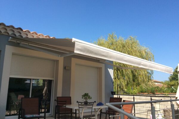 Store-de-terrasse-motorisé-sur-mesure
