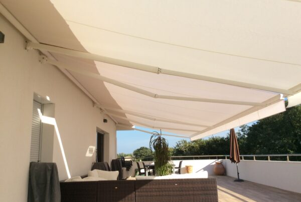 Store-de-terrasse-extérieur