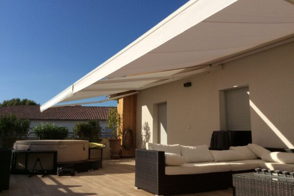 Store-de-terrasse-motorisé-sur-mesure