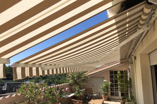 Store-banne-sur-mesure