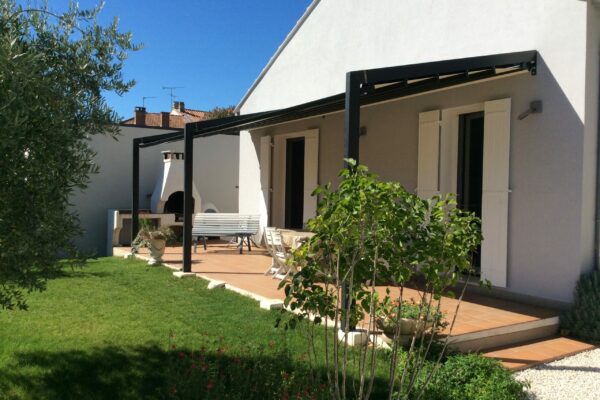 Pergola aluminium toile enroulable autoportée