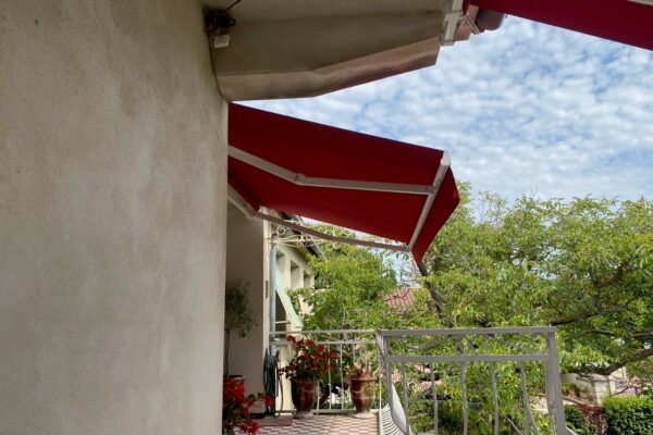 Store-de-terrasse-aluminium-extérieur