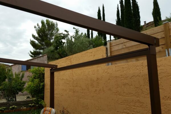 Pergola toile aluminium repliable sur mesure avec store vertical