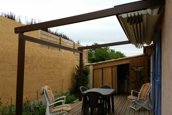 Pergola toile motorisée repliable sur mesure avec store