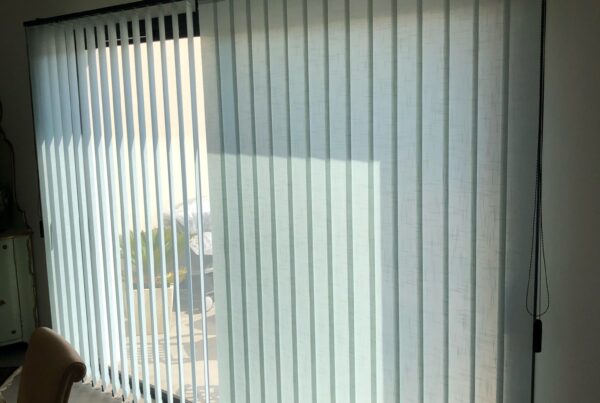 Store a bandes verticales motorisé à Carpentras