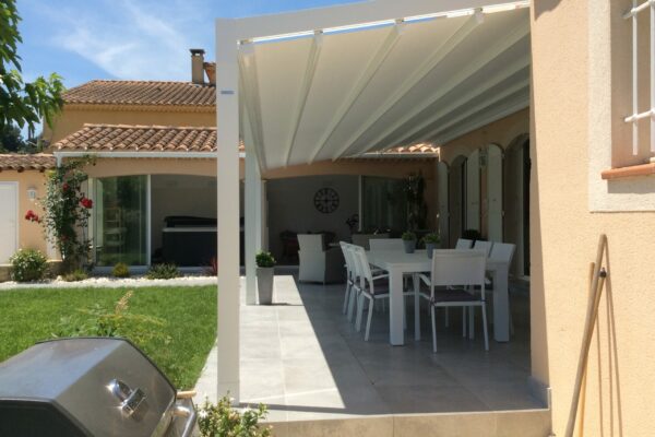 Pergola toile enroulable et rétractable motorisée - Moliner