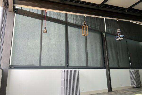 Store a bandes verticales à Avignon