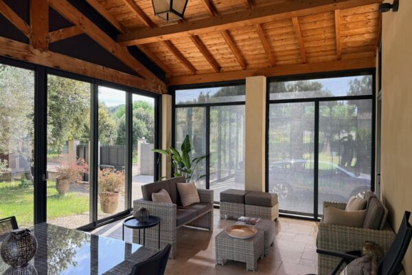 Pose de fenêtre aluminium sur mesure en rénovation par Moliner, spécialiste des menuiseries aluminium sur Villeneuve-Lès-Avignon